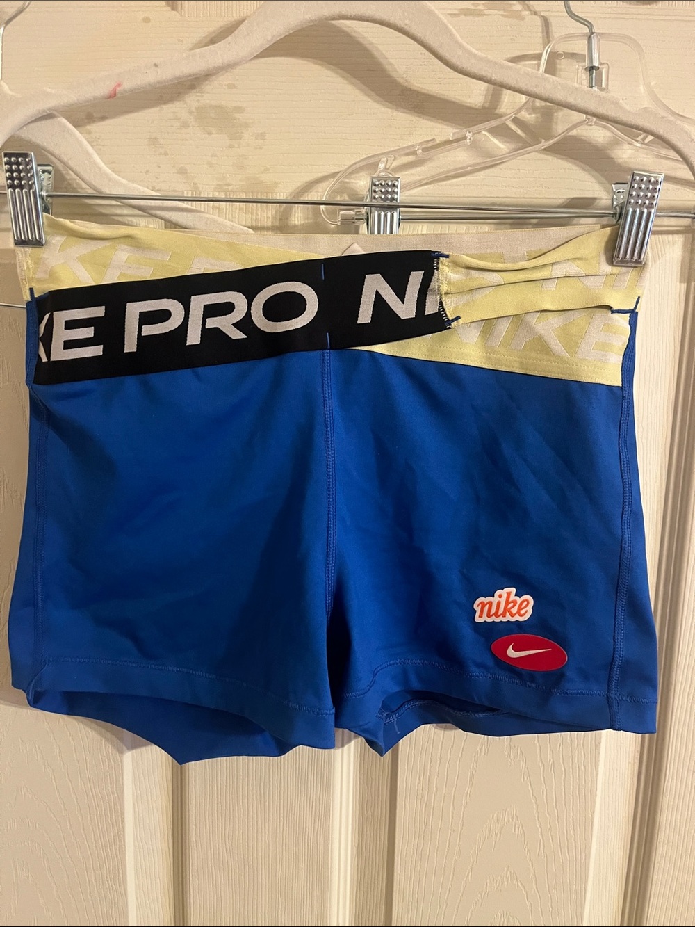 Women Blue Nike Pro Shorts with Yellow and Black Crisscross Waist Band Sz M